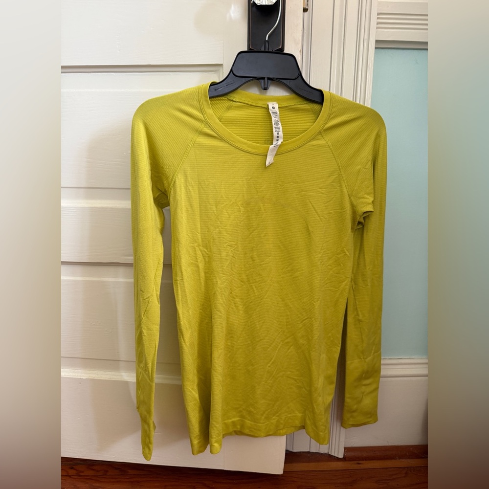 Lululemon Swiftly Tech Long Sleeve size 6